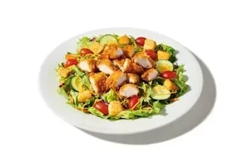 Denny’s Mama’s Fried Chicken House Salad with crispy chicken strips, lettuce, tomatoes, cheese, and dressing.