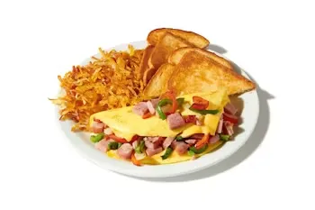 Denny’s Mile High Denver Omelette with ham, onions, peppers, and melted cheese, paired with hash browns and toast.